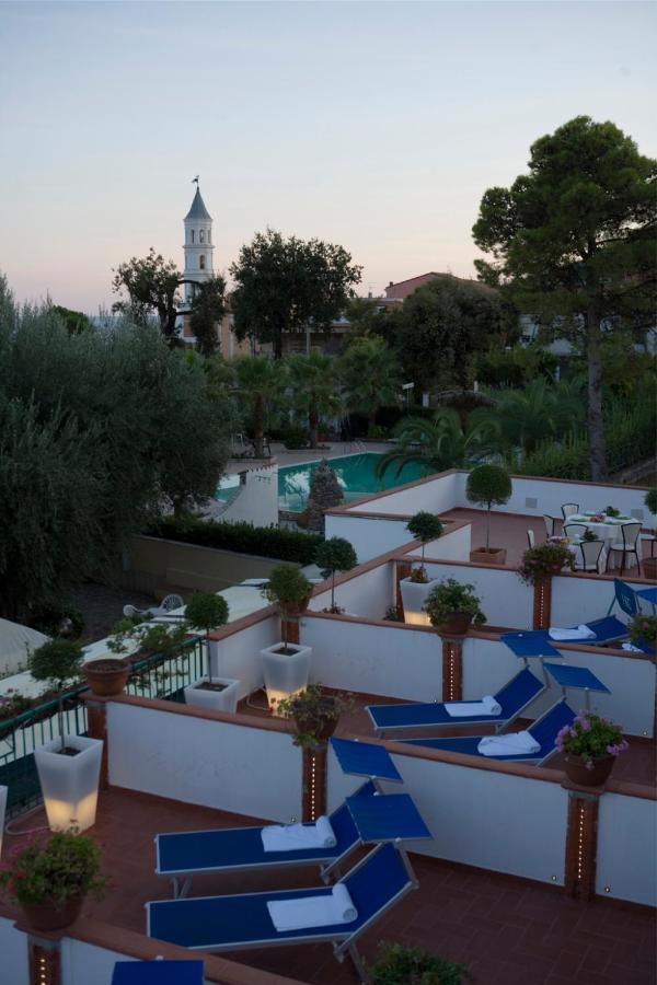 Hotel Ristorante Cavaliere 차리오 외부 사진