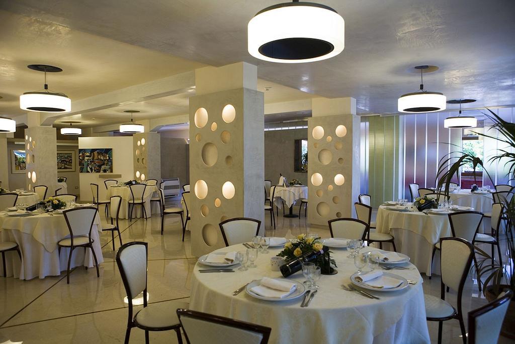Hotel Ristorante Cavaliere 차리오 외부 사진