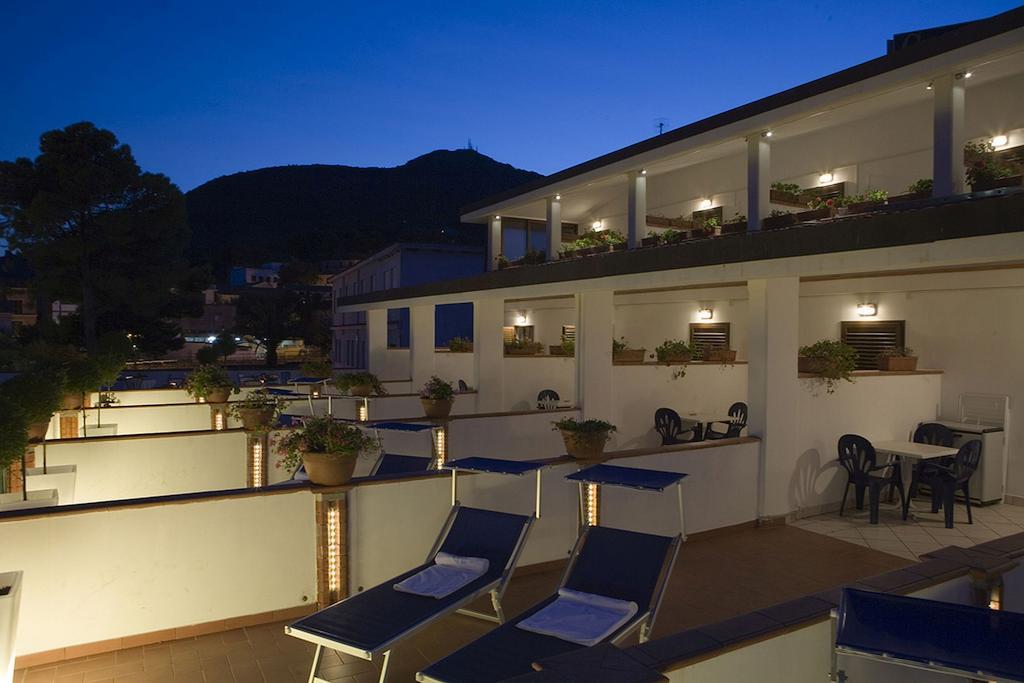 Hotel Ristorante Cavaliere 차리오 외부 사진