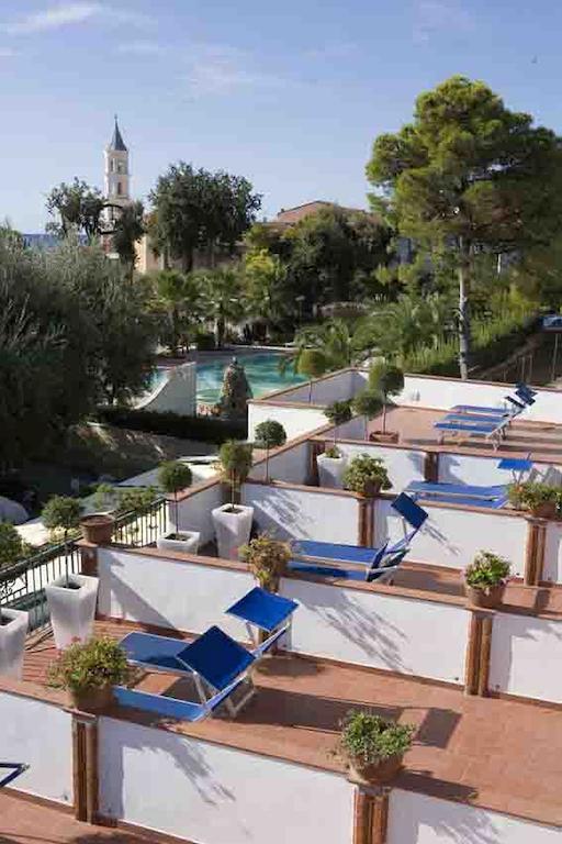 Hotel Ristorante Cavaliere 차리오 외부 사진