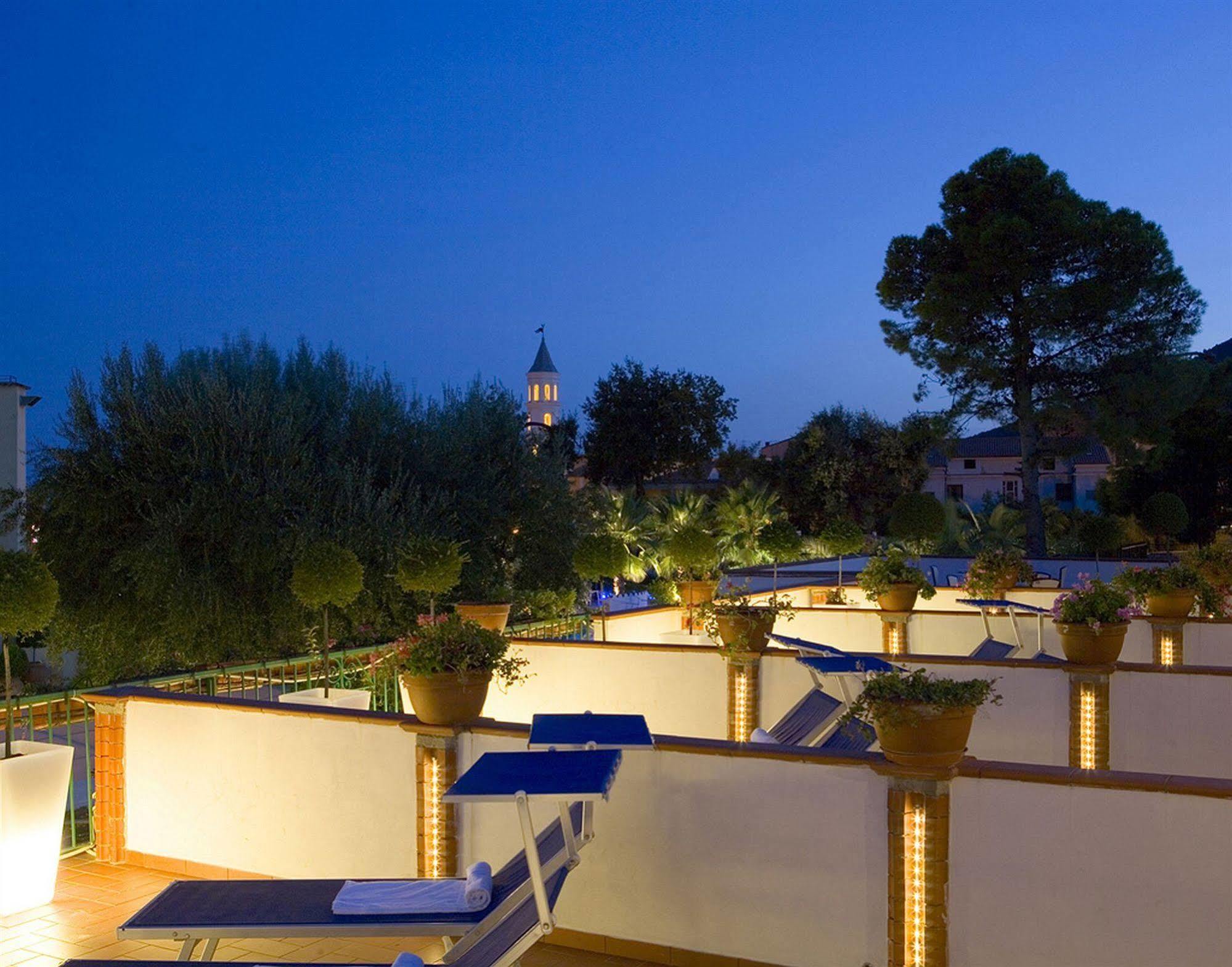 Hotel Ristorante Cavaliere 차리오 외부 사진