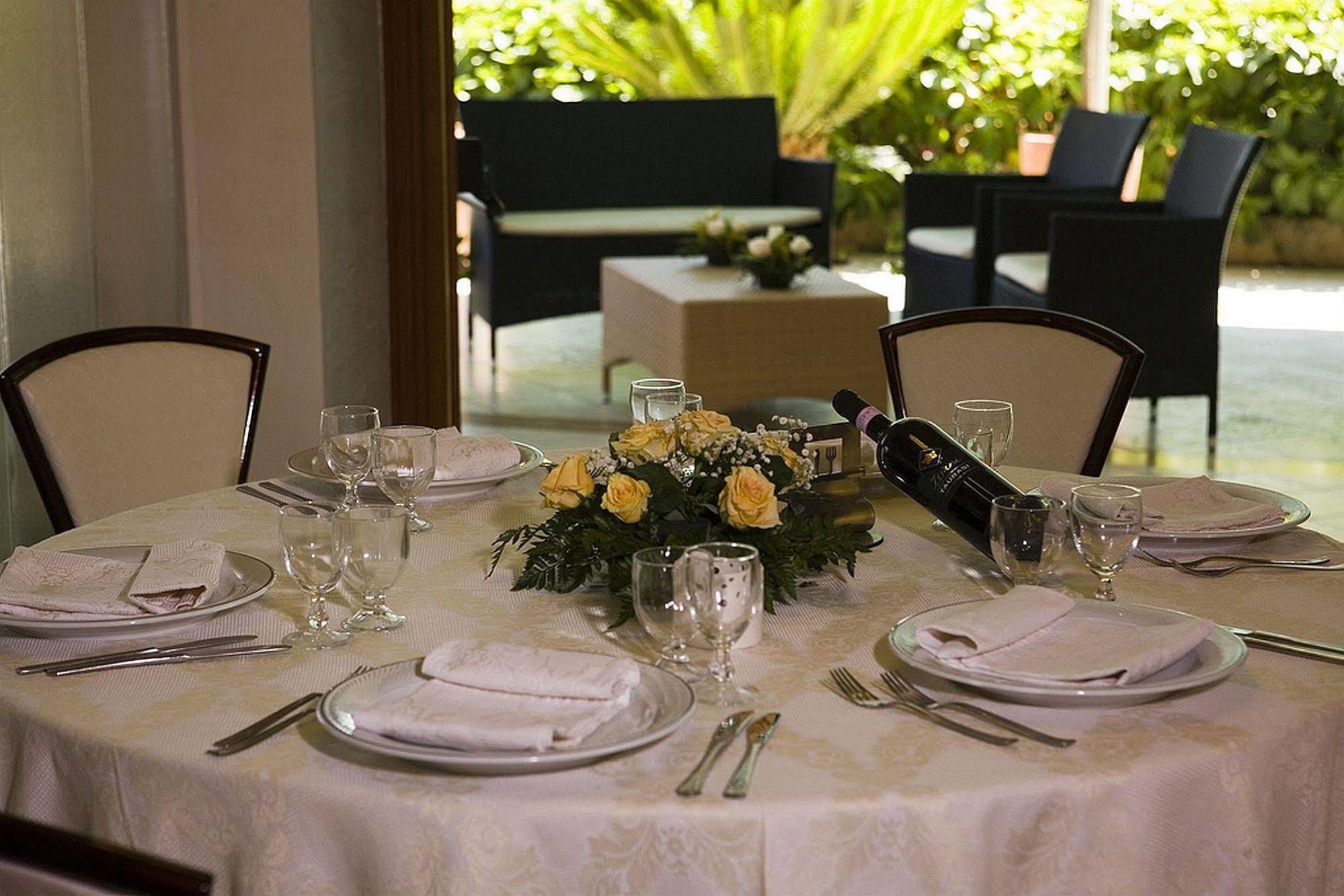 Hotel Ristorante Cavaliere 차리오 외부 사진