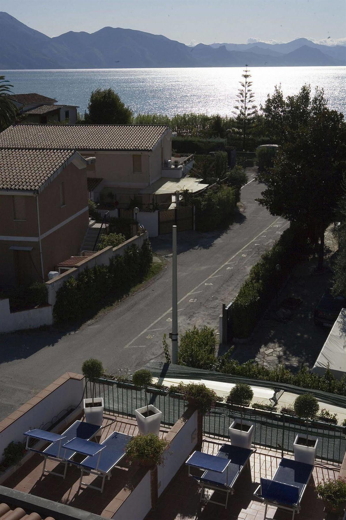 Hotel Ristorante Cavaliere 차리오 외부 사진